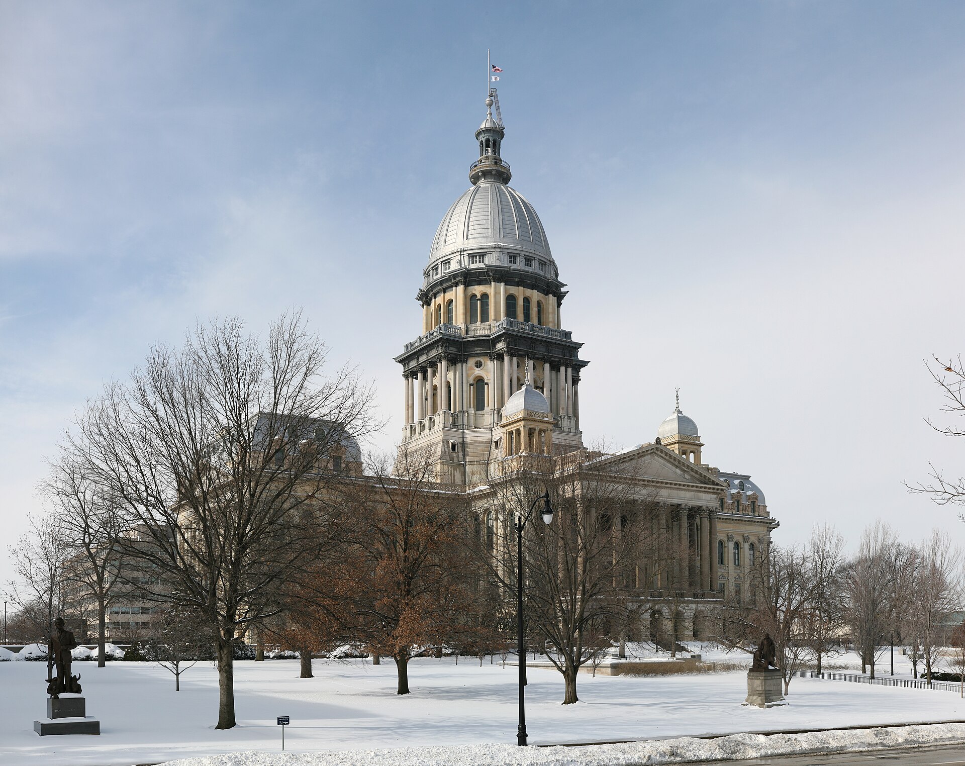 The Illinois State Capitol in Springfield, seen from the west.